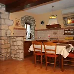 Holiday House With A Swimming Pool Krsan - Vlasici, Central Istria - Sredisnja Istra - 7686 Vikendica Krsan