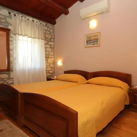 Holiday House With A Swimming Pool Krsan - Vlasici, Central Istria - Sredisnja Istra - 7686 Vikendica *